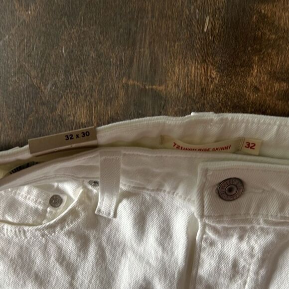 NWT 721 HIGH-RISE SKINNY A HIGH RISE SLIM THROUGH THE HIP AND THIGH - Picture 9 of 16